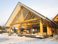 basisstructuur: prefab dakpanelen en houten spanten