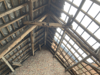 Oud dak zonder isolatie